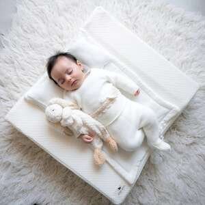 משטח החתלה Baby Boss קווילט יוקרתי 56×60 – לבן