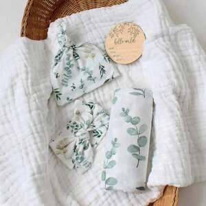 סט שמיכת עלים מבמבוק Baby Boss – 120×120 כולל כובע וסרט