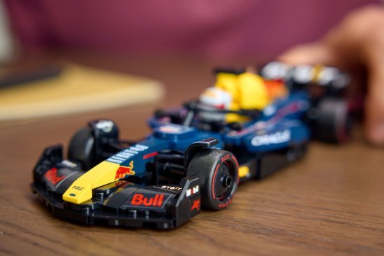 מכונית מרוץ LEGO Speed Champions 77243 Oracle Red Bull Racing RB20 F1
